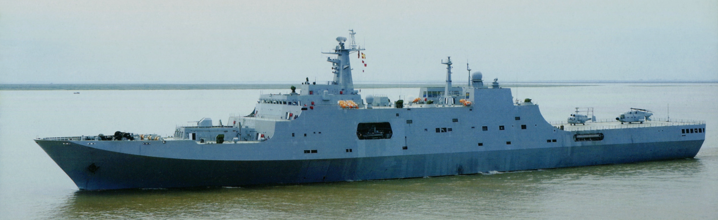 中國船塢登陸艦型號，走向深藍(lán)，展現(xiàn)大國力量，中國船塢登陸艦走向深藍(lán)，展現(xiàn)大國力量風(fēng)采