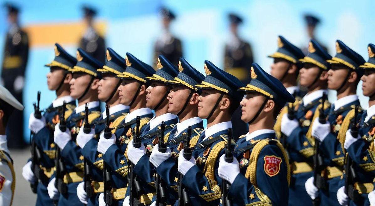 解放軍參加俄羅斯閱兵與喀秋莎的壯麗交響，解放軍參加俄羅斯閱兵，與喀秋莎的交響樂(lè)章