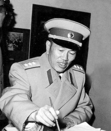 中國人民志愿軍，司令員兼政治委員的同志率領(lǐng)下的英勇斗爭，中國人民志愿軍在司令員兼政治委員率領(lǐng)下的英勇斗爭歷程