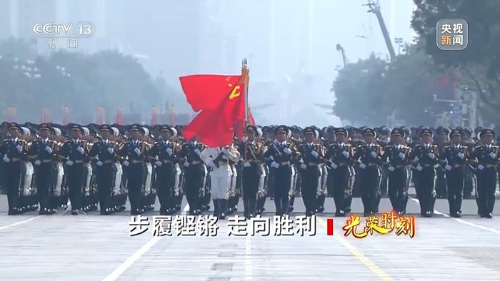閱兵走過天安門，正步步伐與國威展現(xiàn)，閱兵盛典，正步展現(xiàn)國威與力量，天安門下的榮耀瞬間