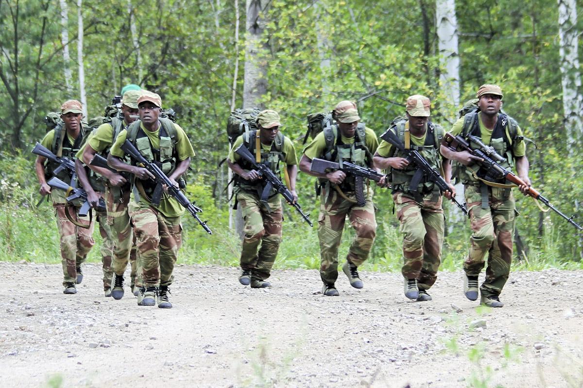 軍事戰(zhàn)車圖片，探索現(xiàn)代戰(zhàn)爭中的鋼鐵巨獸，現(xiàn)代戰(zhàn)爭中的鋼鐵巨獸，軍事戰(zhàn)車圖片探索