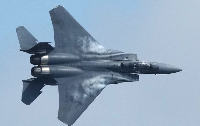 殲-16與F-15，空中巨人的對(duì)比，殲-16與F-15，空中巨人對(duì)比解析