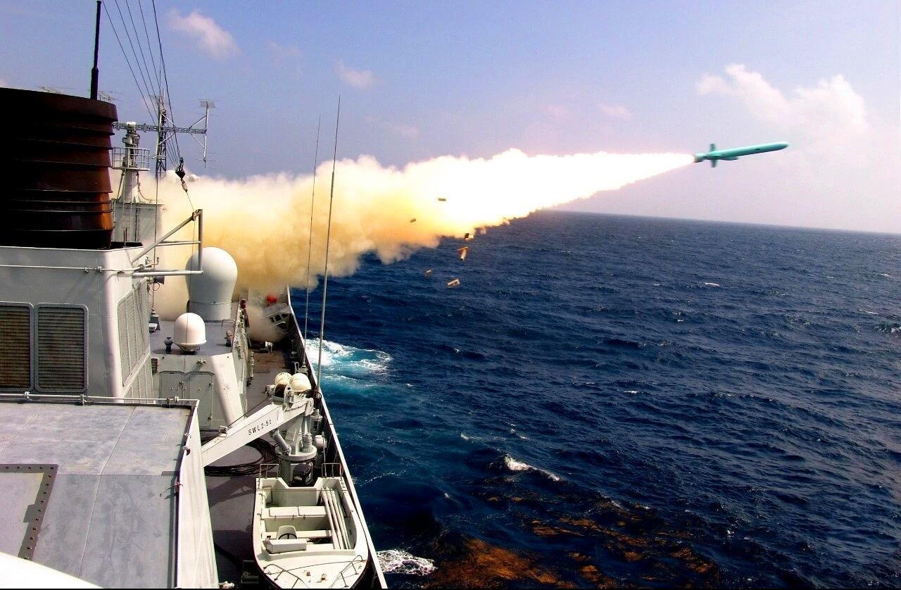 探索新一代戰(zhàn)艦，從052B到052C的演變與升級，從052B到052C，新一代戰(zhàn)艦的探索與升級之路