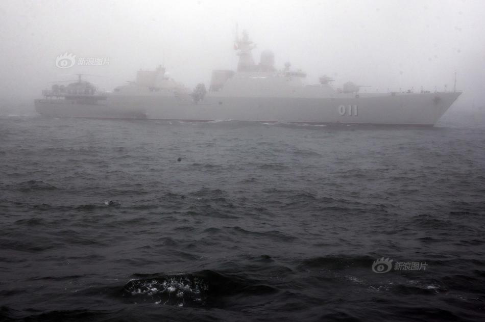 海軍70周年閱艦式遭遇濃霧，無形的挑戰(zhàn)與期待的重逢，海軍70周年閱艦式濃霧中的挑戰(zhàn)與重逢期待