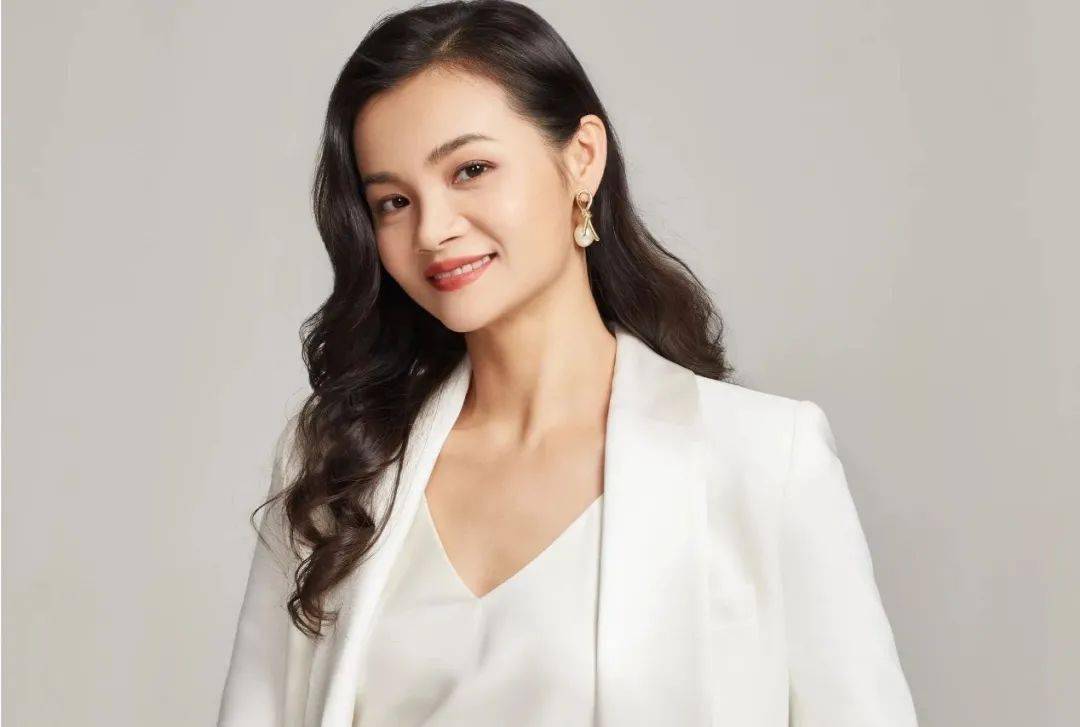 深圳衛(wèi)視最美麗的女主持人——璀璨明珠的獨(dú)特魅力，深圳衛(wèi)視璀璨明珠，最美麗女主持人的獨(dú)特魅力