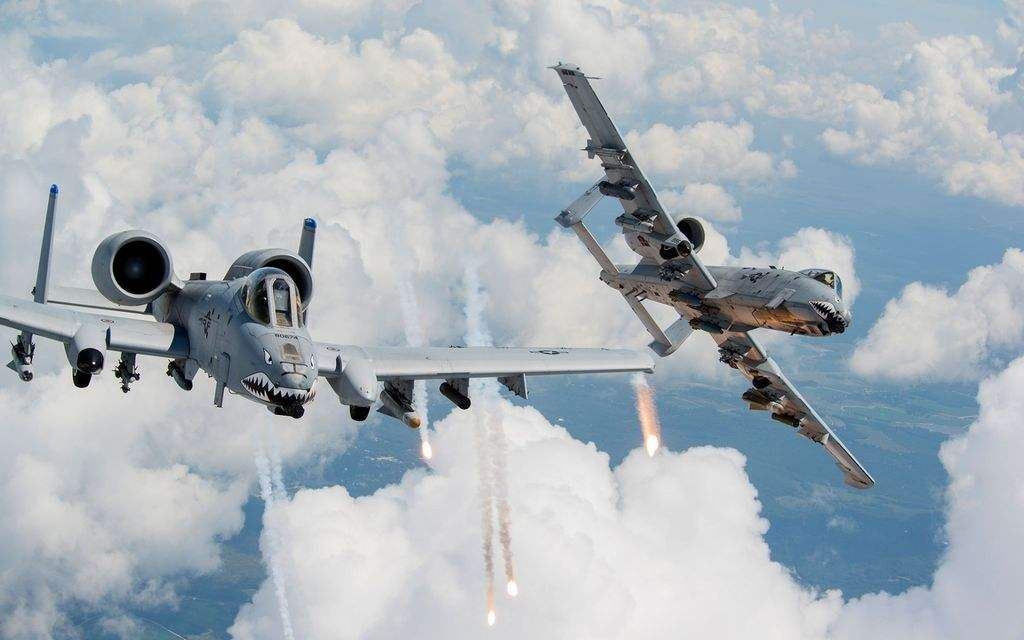 A-10攻擊機大全，深入了解美國空軍強大的攻擊力量，美國空軍A-10攻擊機的強大力量解析