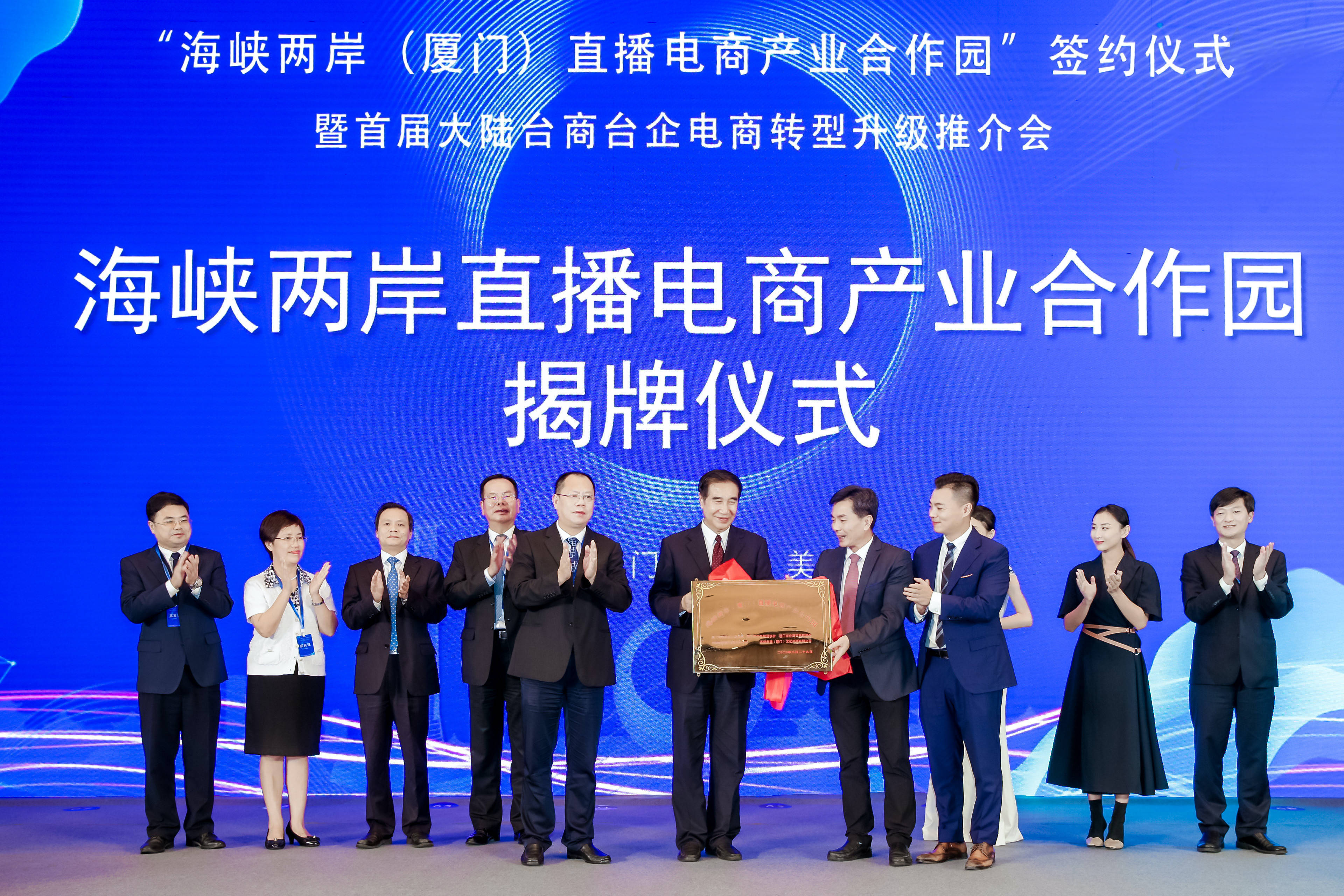 廈門海峽兩岸新聞，共創(chuàng)繁榮，共謀發(fā)展，廈門海峽兩岸新聞，共創(chuàng)繁榮，攜手謀發(fā)展