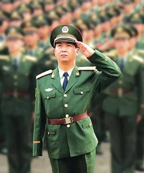 武警少將丁曉兵晉升中將之際，妻子照片背后的英雄故事，武警少將丁曉兵晉升中將之際，妻子照片揭示的英雄故事