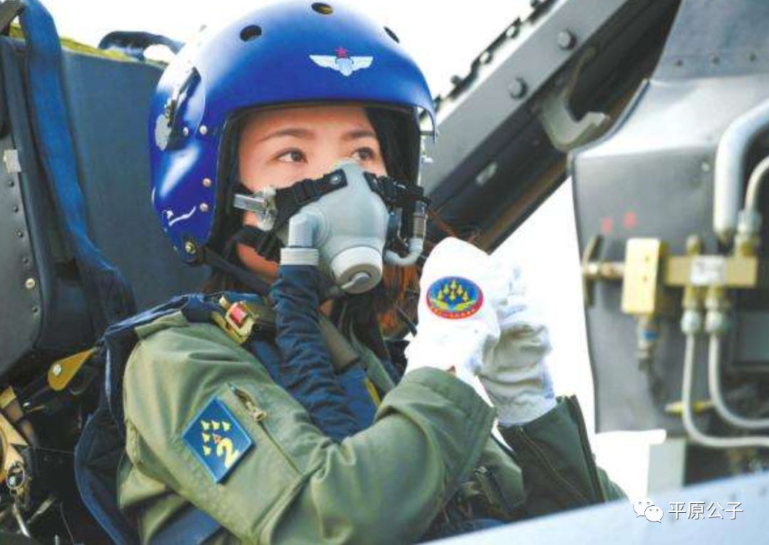 中國(guó)空軍電影中的戰(zhàn)斗機(jī)跳傘與男生們的英勇表現(xiàn)，中國(guó)空軍電影之戰(zhàn)斗機(jī)跳傘與英勇男兒風(fēng)采