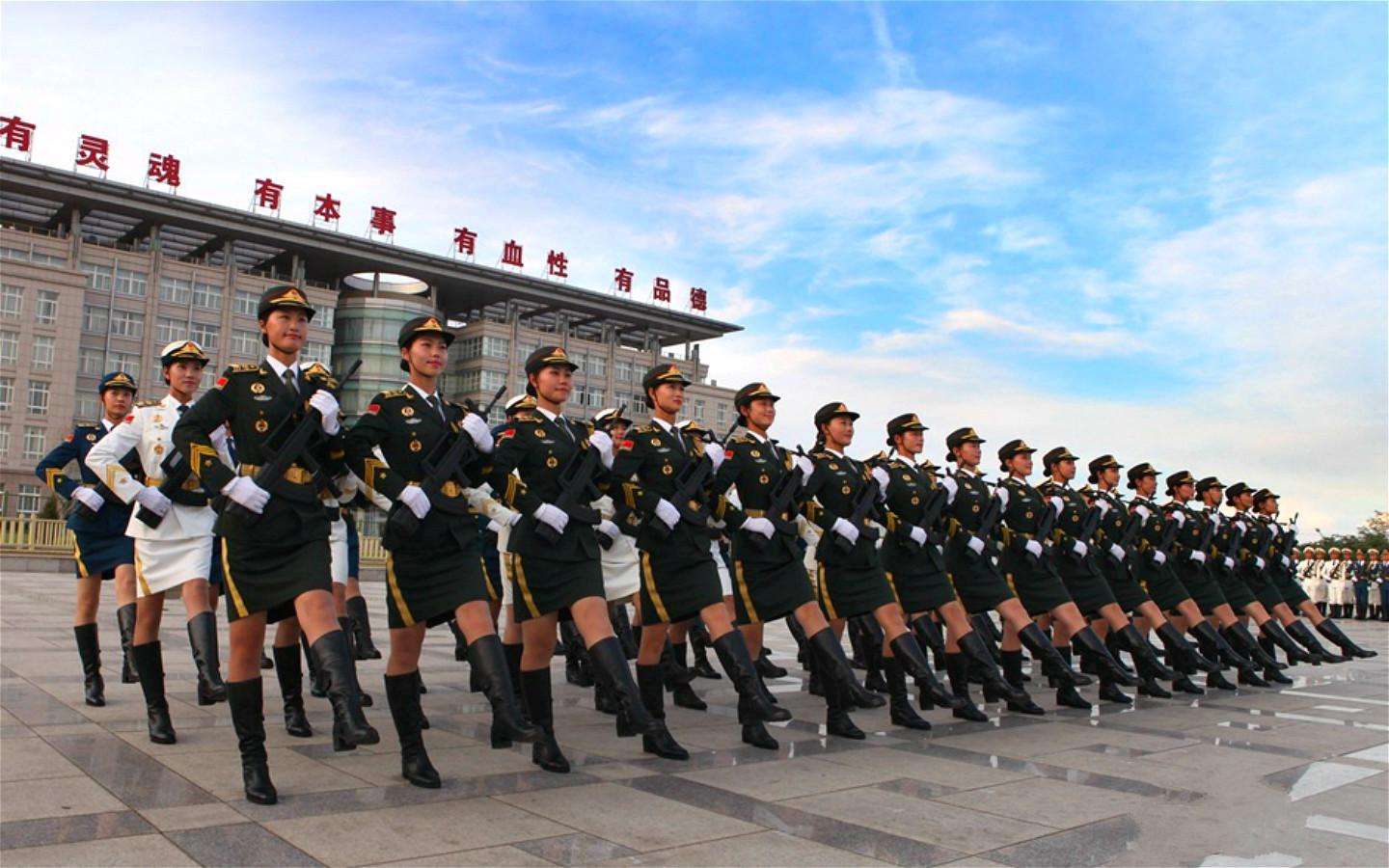 中國(guó)人民解放軍儀仗隊(duì)女兵訓(xùn)練視頻，展現(xiàn)新時(shí)代巾幗英雄風(fēng)采，中國(guó)人民解放軍儀仗隊(duì)女兵訓(xùn)練展示新時(shí)代巾幗英雄風(fēng)采
