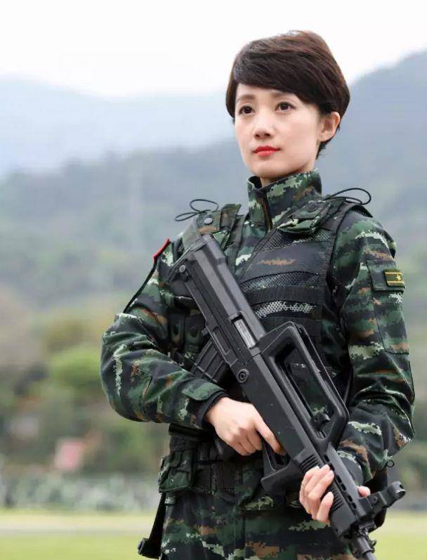 軍事頻道十大美女主持人，璀璨星辰下的軍情使者，軍事頻道璀璨主持人，十大美女軍情使者閃耀星辰之下