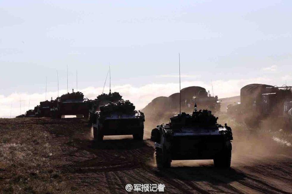 跨越時(shí)空的軍演，朱日和軍演中的紅軍力量展現(xiàn)，跨越時(shí)空的軍演，朱日和紅軍力量的震撼展現(xiàn)