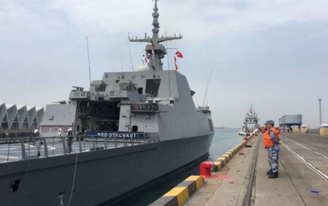 慶祝海軍70周年閱兵，法國(guó)軍艦的獨(dú)特角色與意義，法國(guó)軍艦在慶祝海軍70周年閱兵中的獨(dú)特角色與意義