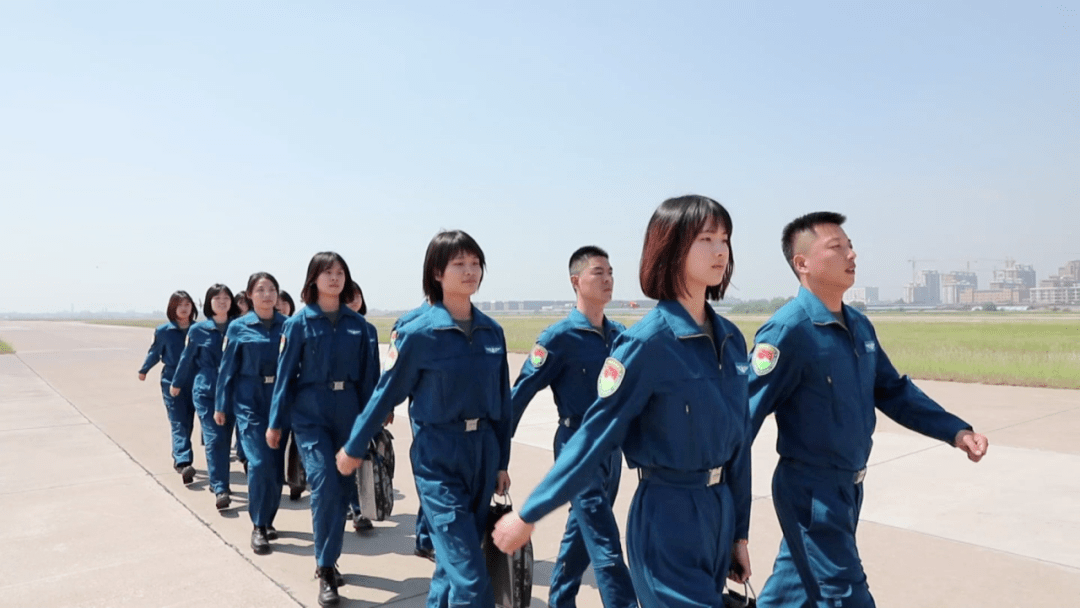 第十三批女飛行學(xué)員，展翅高飛的新時代女性力量，新時代女性力量，第十三批女飛行學(xué)員展翅高飛