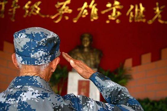 黃繼光連口號(hào)，英勇無畏，忠誠(chéng)擔(dān)當(dāng)，黃繼光連英勇無畏，忠誠(chéng)擔(dān)當(dāng)?shù)目谔?hào)傳承