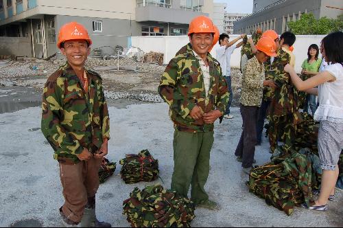 穿軍裝演出是否違法？解讀相關(guān)法律規(guī)定與情境分析，穿軍裝演出是否違法？法律解讀與情境分析探討
