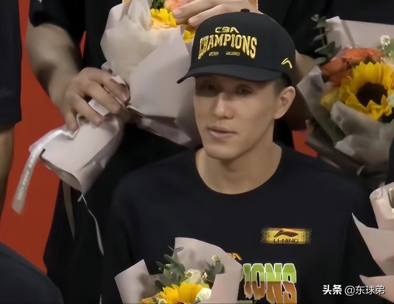 姚明出席賽后發(fā)布會，籃球巨星的堅(jiān)持與擔(dān)當(dāng)，姚明現(xiàn)身賽場發(fā)布會，籃球巨星的堅(jiān)持與擔(dān)當(dāng)風(fēng)采