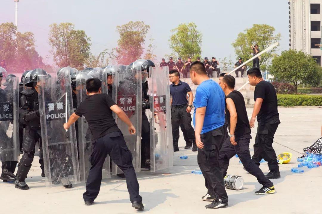 實(shí)彈軍演，隨時(shí)準(zhǔn)備實(shí)戰(zhàn)的堅(jiān)定決心，實(shí)彈軍演展現(xiàn)實(shí)戰(zhàn)準(zhǔn)備決心