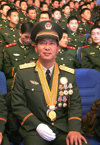 丁曉兵三十年前的英勇瞬間，一張受傷圖片背后的故事，丁曉兵，英勇瞬間的背后，受傷圖片講述三十載故事