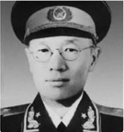 集團軍軍長，職責與級別的深度解讀，集團軍軍長職責與級別全面解讀