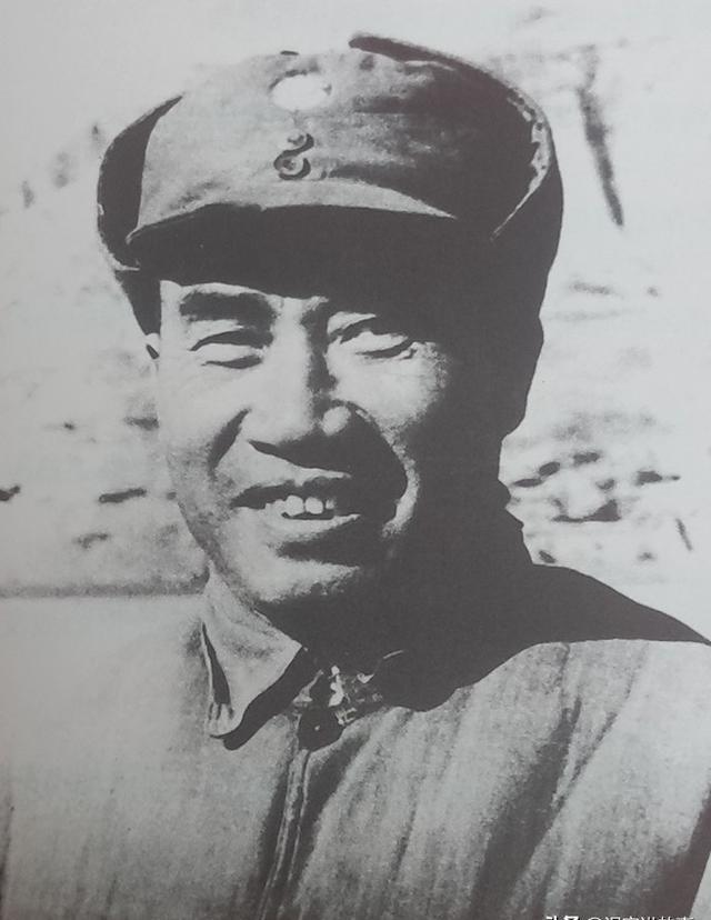 軍長和政委的權(quán)力大小，一種深入探究，軍長和政委權(quán)力對比，深度探究