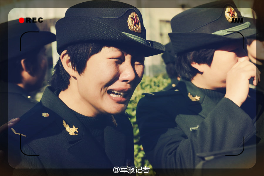 中國女兵淚灑戰(zhàn)場的圖片，背后的故事與深層含義，中國女兵的戰(zhàn)場淚目，背后的故事與深層含義