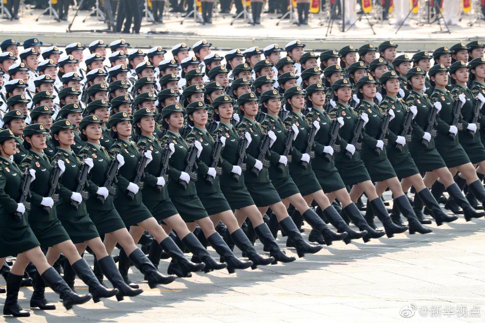 閱兵方陣中的璀璨明珠，女兵的風采，閱兵方陣中的璀璨明珠，女兵風采展露無遺