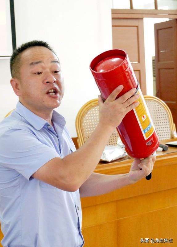 丁小兵