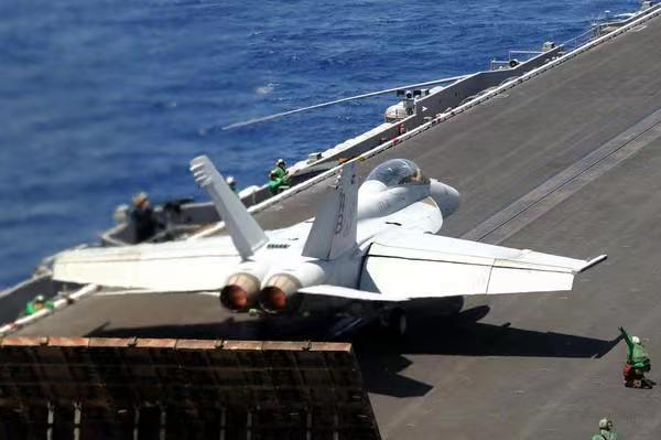 航空母艦的長寬高參數(shù)詳解，航空母艦尺寸參數(shù)詳解，長寬高三維度解析
