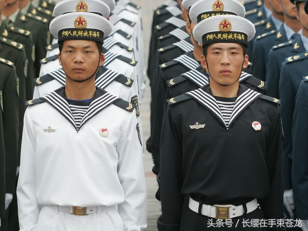 陸軍長袖長褲迷彩服，功能與設(shè)計(jì)的完美結(jié)合，陸軍迷彩服，功能與設(shè)計(jì)完美融合的長袖長褲裝備