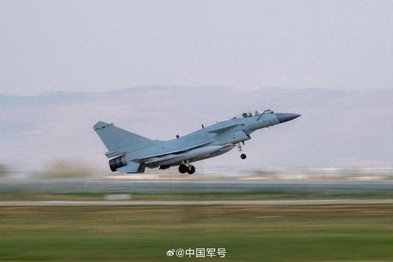 殲-10戰(zhàn)機一小時油耗解析，殲-10戰(zhàn)機一小時油耗深度解析