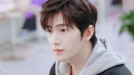 探索現(xiàn)代生活的新角色，3D全職媽媽下拉，探索現(xiàn)代全職媽媽的全新角色，3D時(shí)代的家庭與生活挑戰(zhàn)