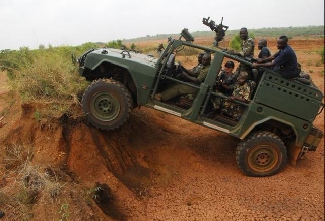梟龍軍用越野車(chē)，力量與技術(shù)的完美結(jié)合，梟龍軍用越野車(chē)，力量與技術(shù)的巔峰融合