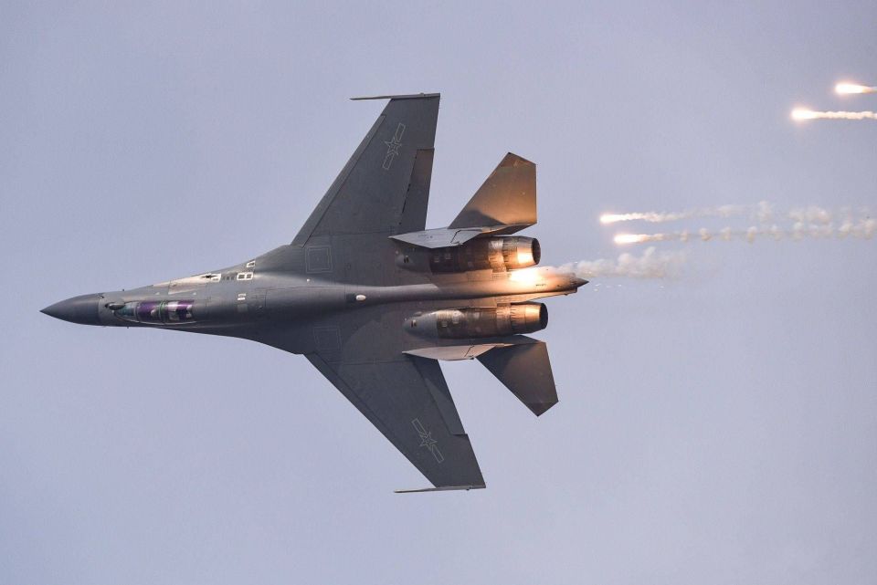 美軍指責(zé)殲-16不專業(yè)，揭示真相與探討未來軍事合作的可能性，美軍對殲-16的評價，專業(yè)爭議與未來軍事合作展望