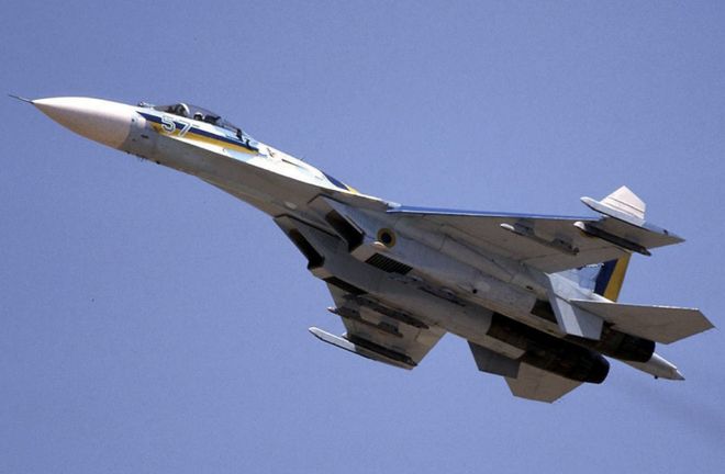 蘇-27戰(zhàn)斗機(jī)，優(yōu)雅設(shè)計(jì)與卓越性能的完美結(jié)合，蘇-27戰(zhàn)斗機(jī)，優(yōu)雅設(shè)計(jì)與卓越性能的巔峰融合