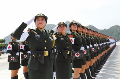 白求恩醫(yī)療方隊中的女兵風采，堅韌與榮耀的受閱之旅，白求恩醫(yī)療方隊中的女兵，堅韌與榮耀的閱兵之旅