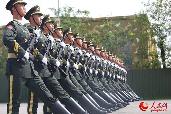 被選中閱兵，榮耀與挑戰(zhàn)的交織，閱兵榮耀與挑戰(zhàn)并存，榮耀時刻與挑戰(zhàn)交織