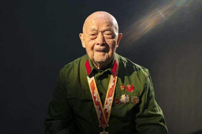 一等功臣郭本友簡(jiǎn)介，一位英勇無(wú)畏的杰出人物，一等功臣郭本友，英勇無(wú)畏的杰出人物簡(jiǎn)介
