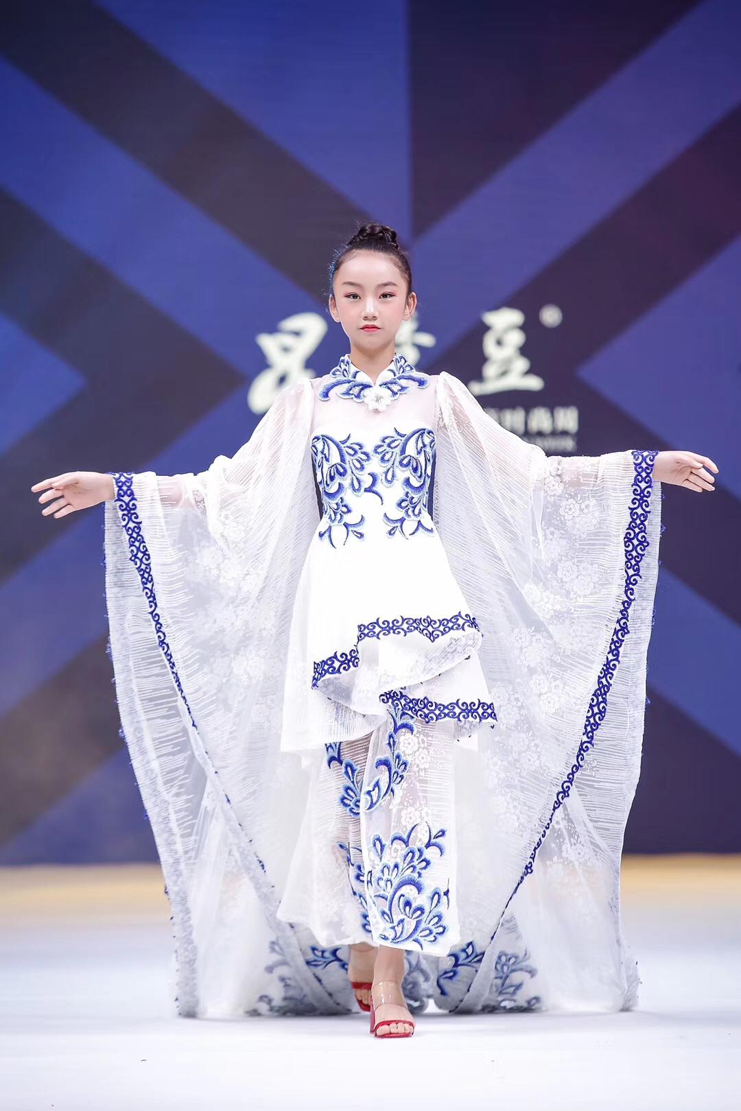 昆明艦全長，揭示中國海軍新一代戰(zhàn)艦的雄偉身姿，昆明艦揭秘，中國海軍新一代戰(zhàn)艦的壯麗風采