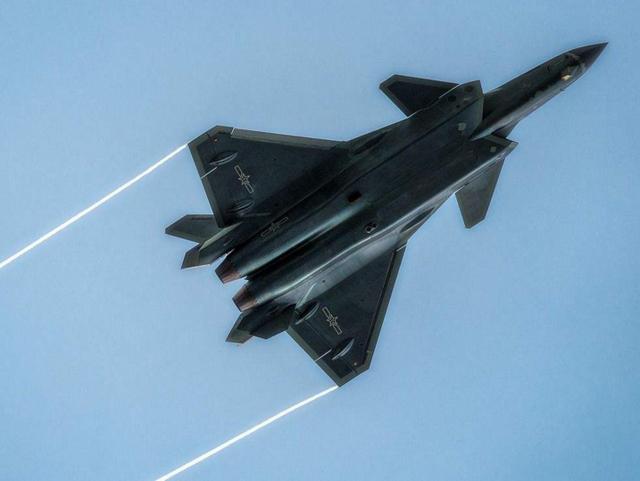 殲-20與F-22，究竟誰更勝一籌？，殲-20與F-22對決，誰更勝一籌？
