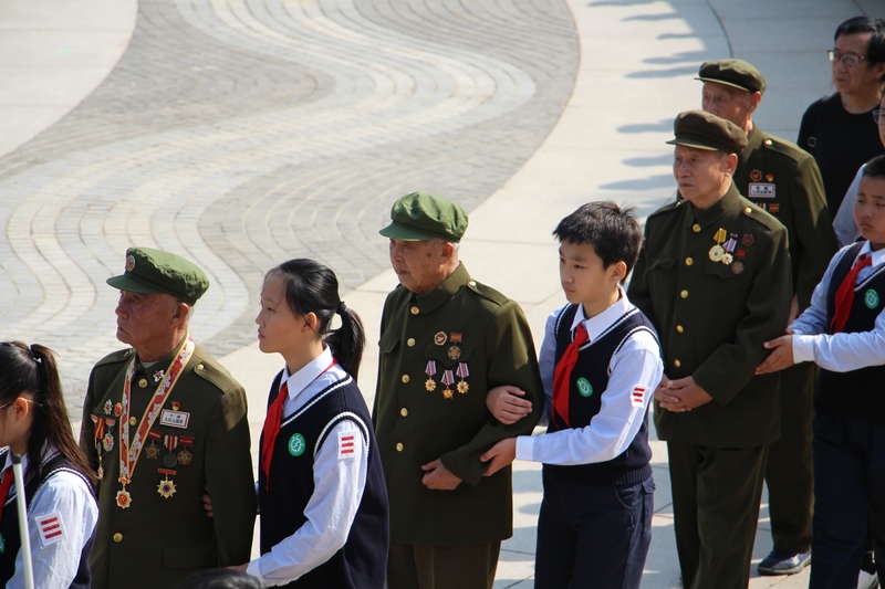 致敬在韓志愿軍烈士，英勇無(wú)畏，永垂不朽，致敬韓志愿軍烈士，英勇無(wú)畏，精神永垂不朽