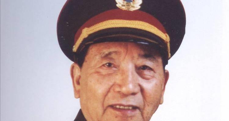 集團(tuán)軍軍長(zhǎng)與省軍區(qū)司令員，軍事體系中的層級(jí)與職責(zé)，集團(tuán)軍軍長(zhǎng)與省軍區(qū)司令員，軍事體系中的層級(jí)及職責(zé)解析