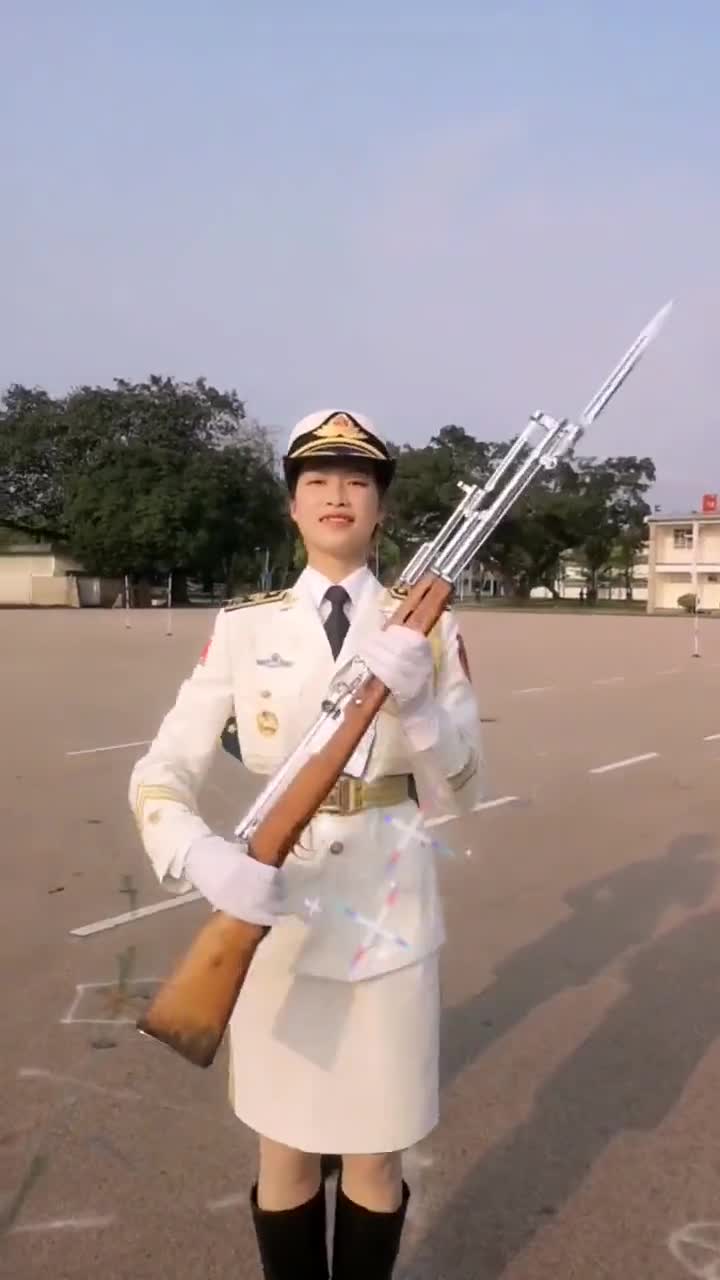解放軍儀仗隊(duì)小姐姐的風(fēng)采，解放軍儀仗隊(duì)小姐姐風(fēng)采展示