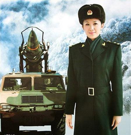中國(guó)女兵與紅色軍裝的榮耀，中國(guó)女兵的紅色軍裝榮耀