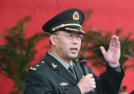 朱日和閱兵，外媒彈幕評論的熱議焦點，朱日和閱兵引發(fā)外媒熱議與彈幕評論焦點