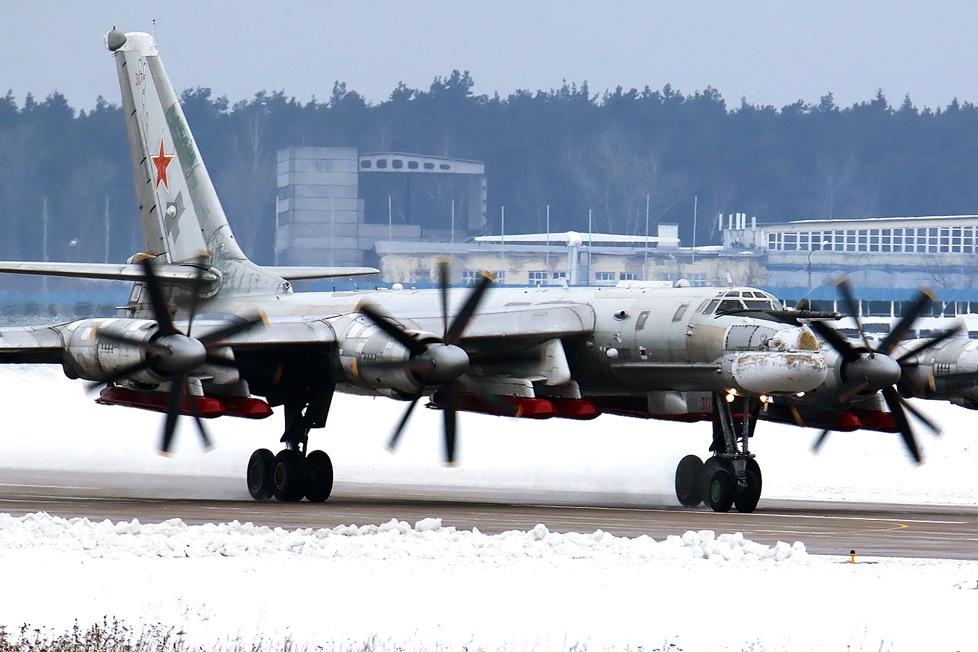 圖22M3逆火轟炸機(jī)與圖-160戰(zhàn)略轟炸機(jī)，冷戰(zhàn)時(shí)代的空中巨無(wú)霸對(duì)比，冷戰(zhàn)時(shí)代空中巨無(wú)霸對(duì)決，圖-22M3逆火轟炸機(jī)與圖-160戰(zhàn)略轟炸機(jī)對(duì)比