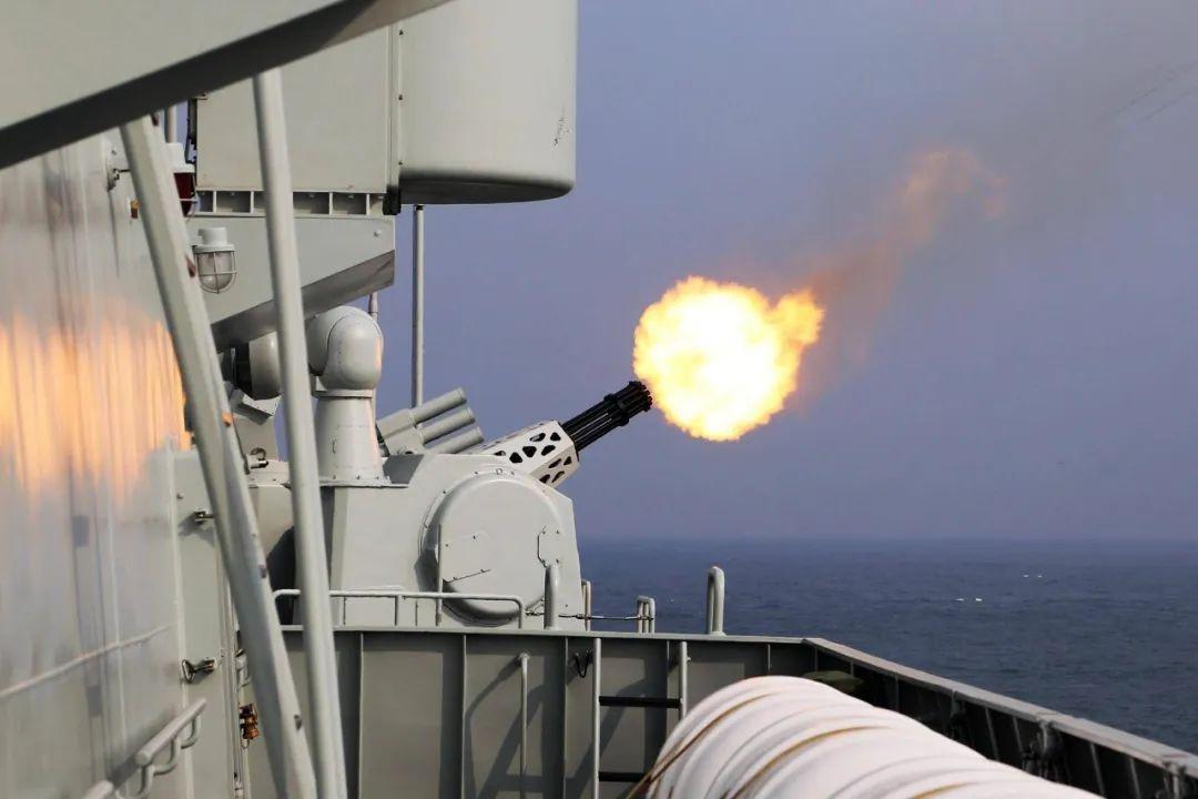 中國(guó)最多艦炮的艦——強(qiáng)大的海軍力量展現(xiàn)，中國(guó)海軍力量的巔峰展現(xiàn)，艦炮最多的軍艦