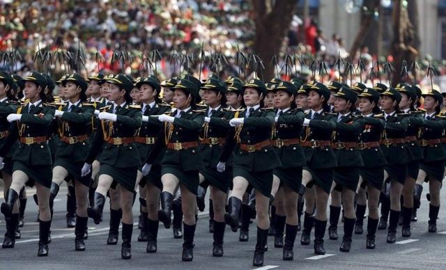 中國(guó)女兵圖片方陣，展現(xiàn)力量與榮耀的象征，中國(guó)女兵圖片方陣，力量與榮耀的展現(xiàn)