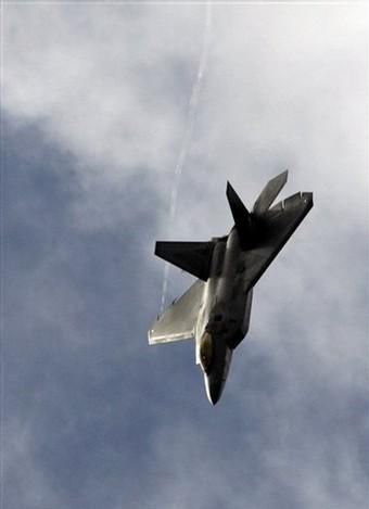 殲-10擊落美軍F-22，一場虛構(gòu)的空戰(zhàn)傳奇，虛構(gòu)空戰(zhàn)傳奇，殲-10擊落美軍F-22