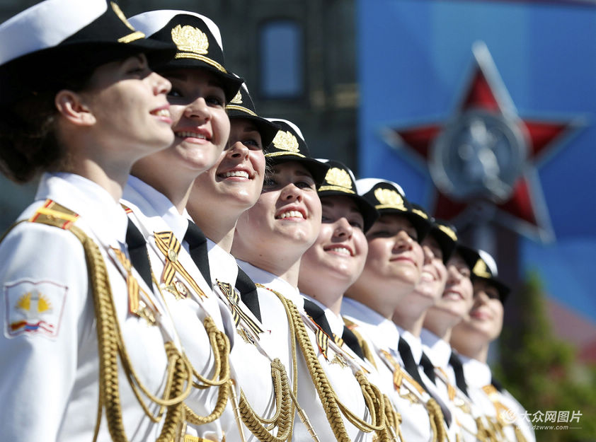 俄羅斯女兵閱兵圖片，展現(xiàn)力量與榮耀的瞬間，俄羅斯女兵閱兵風(fēng)采，力量與榮耀的展現(xiàn)